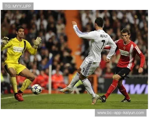 C罗破门后的庆祝震撼全场——足球传奇的激情瞬间