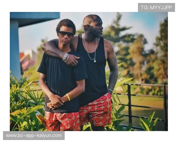 姆巴佩与球迷共同种下一棵“纪念树”，仪式感满满